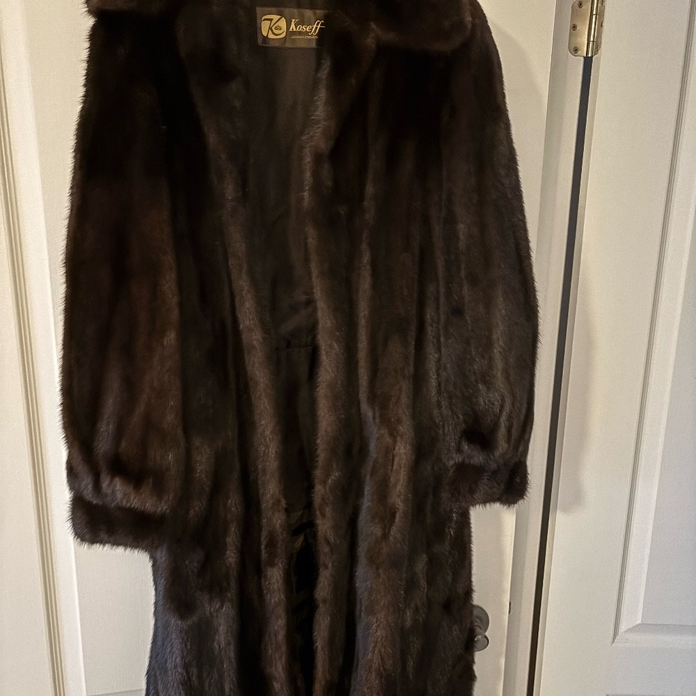 Ladies Full length Mink Fur Coat with belt and hat - perfect condition (Medium)